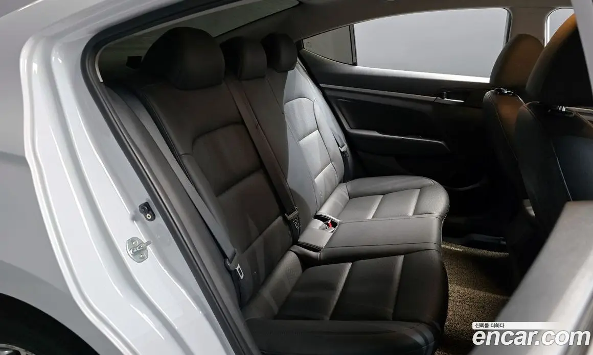 Hyundai Avante 2019 1.6 автомат (гидро), фото 11