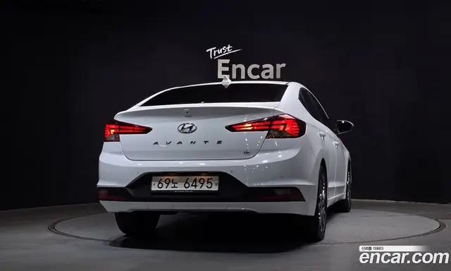 Hyundai Avante 2019 1.6 автомат (гидро), миниатюра 4