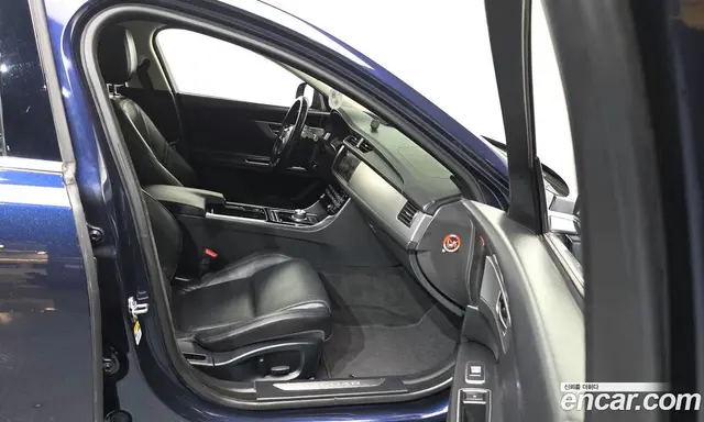 Jaguar XF 2017 2.0 автомат (гидро), миниатюра 11 Jaguar XF 2017 2.0 автомат (гидро), миниатюра 11
