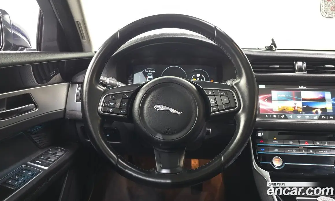 Jaguar XF 2017 2.0 автомат (гидро), фото 13 Jaguar XF 2017 2.0 автомат (гидро), фото 13