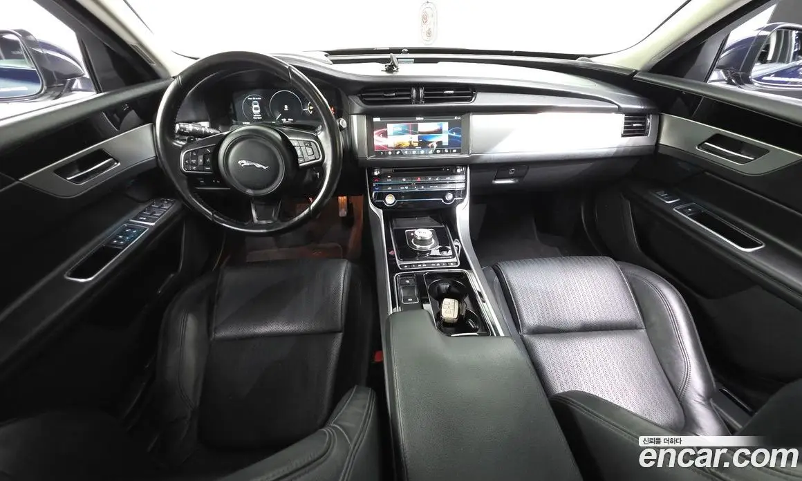 Jaguar XF 2017 2.0 автомат (гидро), фото 7 Jaguar XF 2017 2.0 автомат (гидро), фото 7