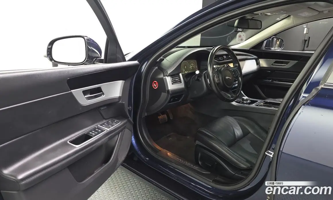 Jaguar XF 2017 2.0 автомат (гидро), фото 10 Jaguar XF 2017 2.0 автомат (гидро), фото 10