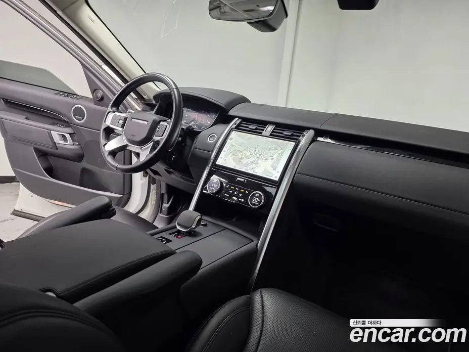 Land Rover Discovery 2022 3.0 автомат (гидро), фото 7