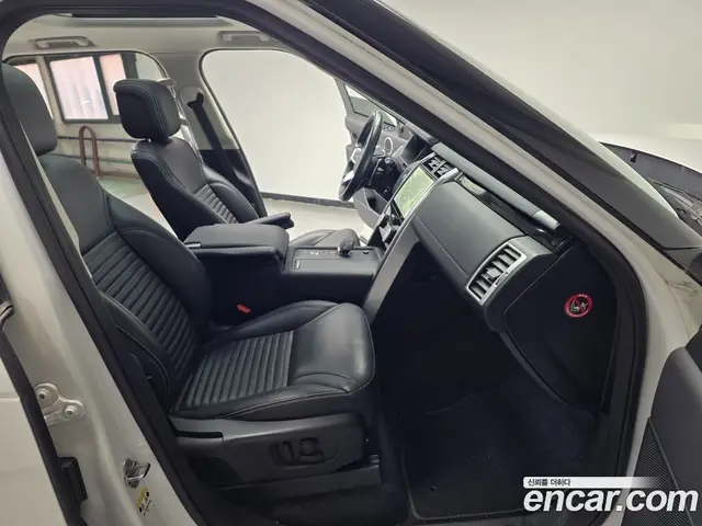 Land Rover Discovery 2022 3.0 автомат (гидро), миниатюра 9
