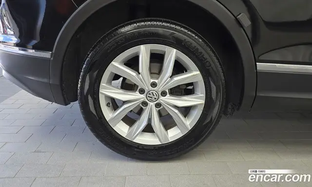 Volkswagen Tiguan 2018 2.0 автомат (гидро), миниатюра 5