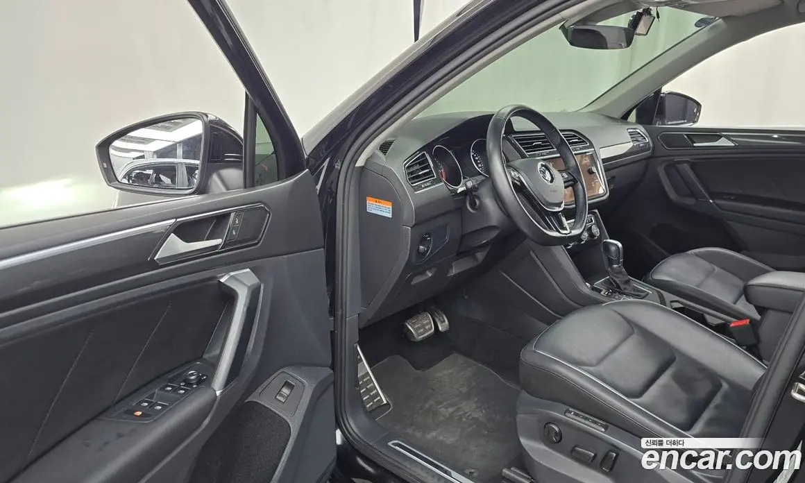 Volkswagen Tiguan 2018 2.0 автомат (гидро), фото 10