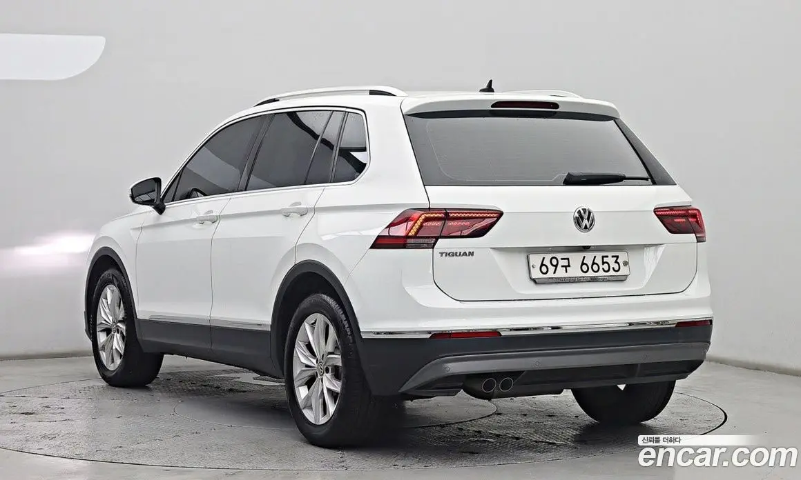 Volkswagen Tiguan 2018 2.0 автомат (гидро), фото 4 Volkswagen Tiguan 2018 2.0 автомат (гидро), фото 4