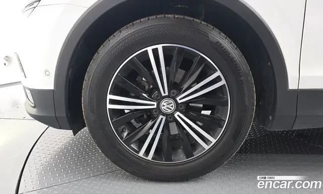 Volkswagen Tiguan 2019 2.0 автомат (гидро), миниатюра 5