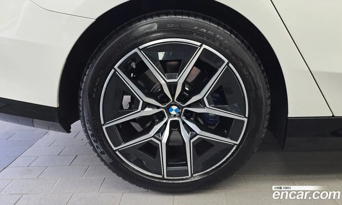 BMW 5 серия 2025 2.0 автомат (гидро), фото 5