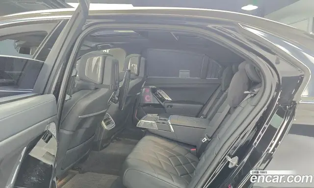 BMW i7 2024 0.3 автомат (гидро), миниатюра 12