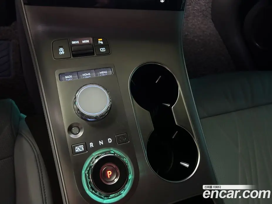 Genesis GV70 2024 2.5 автомат (гидро), фото 12 Genesis GV70 2024 2.5 автомат (гидро), фото 12