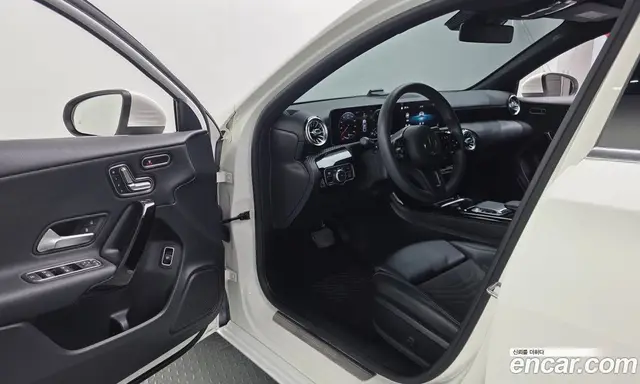 Mercedes-Benz A-Class 2020 2.0 автомат (гидро), миниатюра 10 Mercedes-Benz A-Class 2020 2.0 автомат (гидро), миниатюра 10