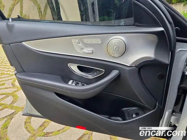 Mercedes-Benz E-Class 2017 3.0 автомат (гидро), миниатюра 11