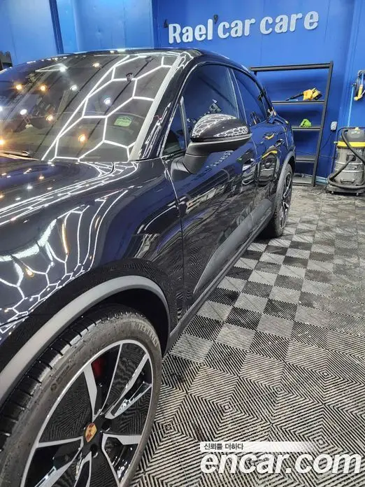 Porsche Macan, 2025, 5 890 км
