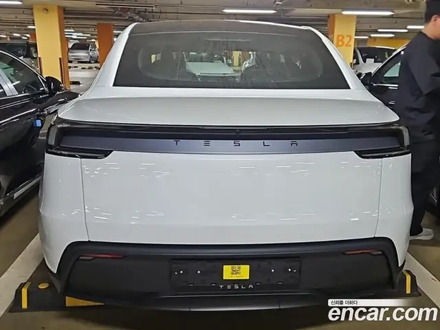 Tesla Model Y 2026 0.4 автомат (гидро), миниатюра 4