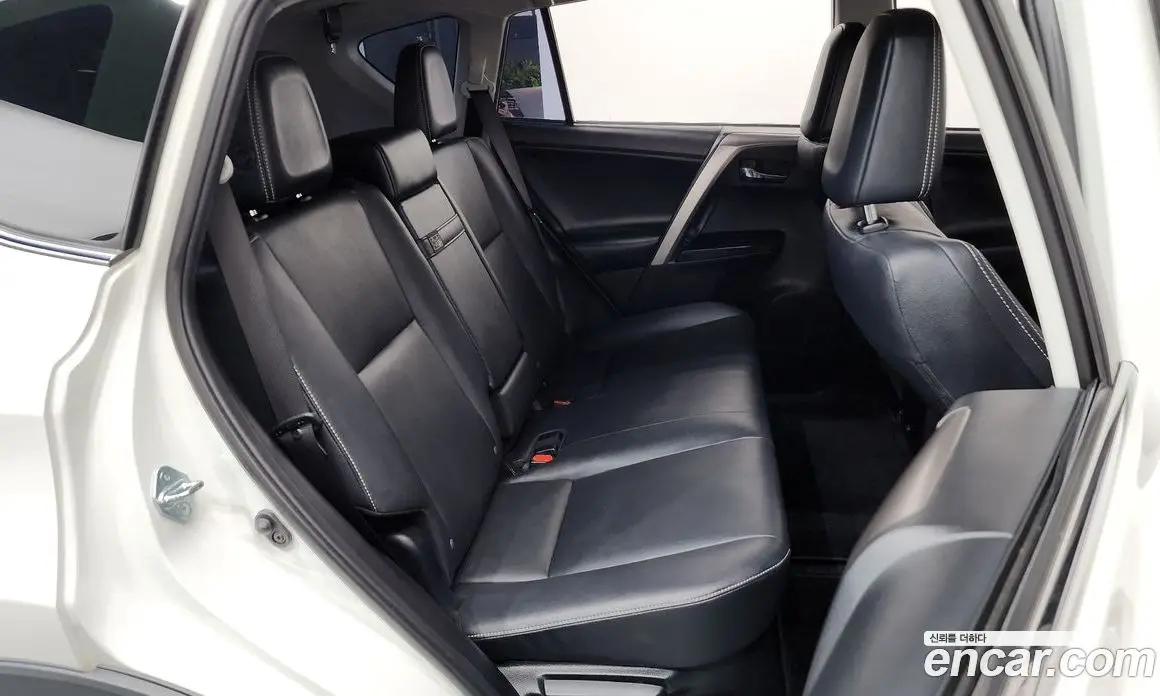 Toyota RAV4 2018 2.5 автомат (гидро), фото 12 Toyota RAV4 2018 2.5 автомат (гидро), фото 12