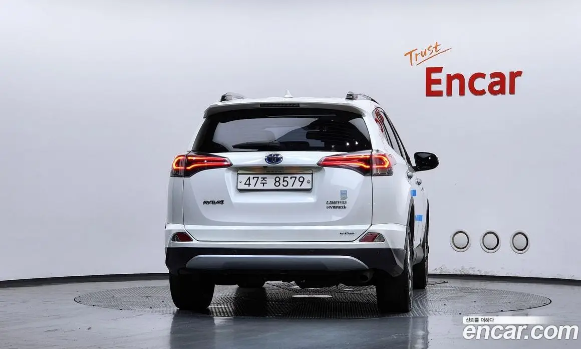 Toyota RAV4 2018 2.5 автомат (гидро), фото 4 Toyota RAV4 2018 2.5 автомат (гидро), фото 4