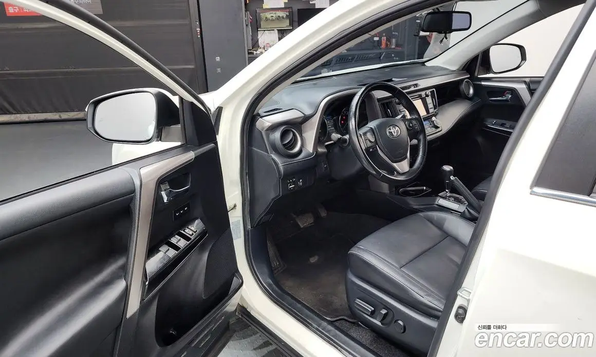 Toyota RAV4 2018 2.5 автомат (гидро), фото 10 Toyota RAV4 2018 2.5 автомат (гидро), фото 10