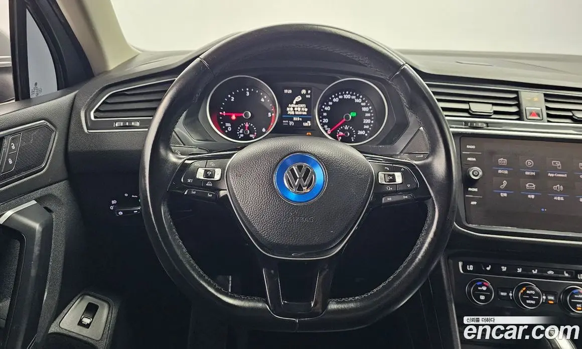 Volkswagen Tiguan 2018 2.0 автомат (гидро), фото 13