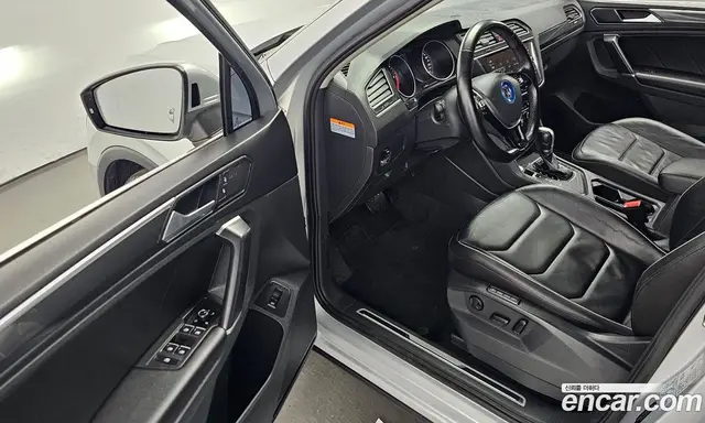 Volkswagen Tiguan 2018 2.0 автомат (гидро), миниатюра 10