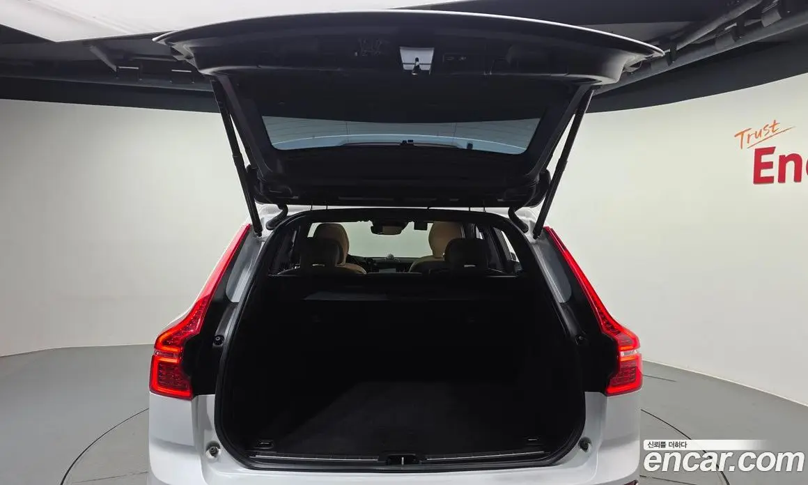Volvo XC60 2019 2.0 автомат (гидро), фото 20 Volvo XC60 2019 2.0 автомат (гидро), фото 20