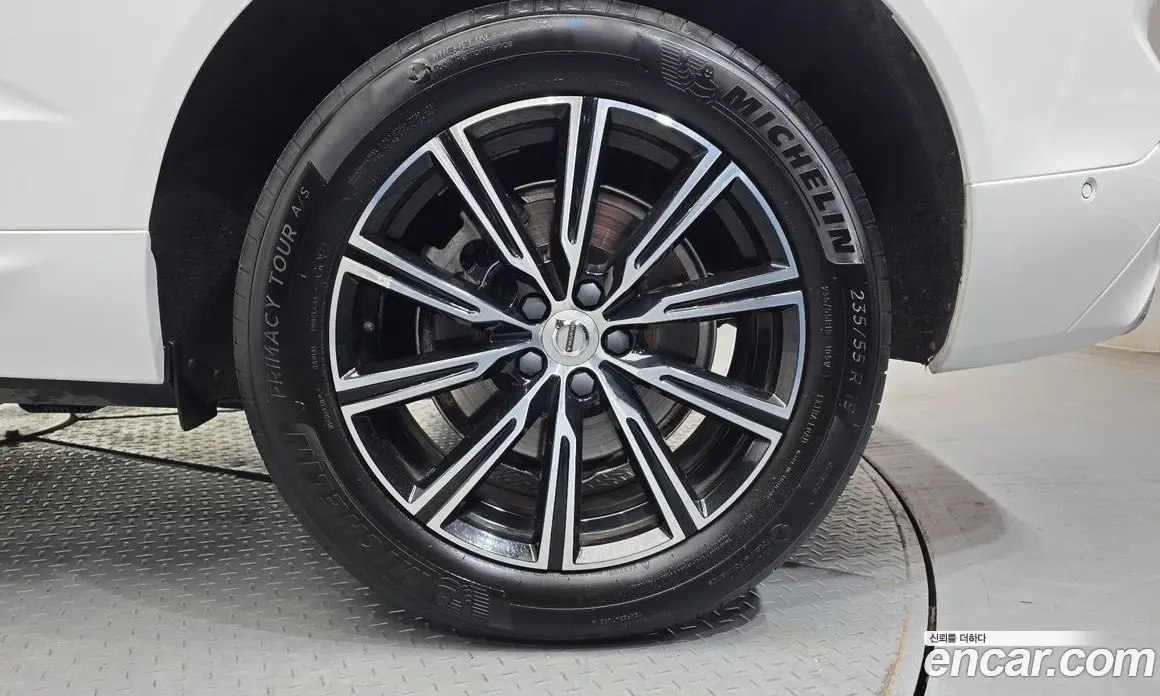 Volvo XC60 2019 2.0 автомат (гидро), фото 5 Volvo XC60 2019 2.0 автомат (гидро), фото 5