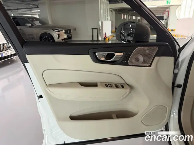 Volvo XC60 2026 2.0 автомат (гидро), миниатюра 12