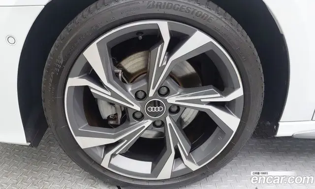 Audi A3 2023 2.0 автомат (гидро), миниатюра 5