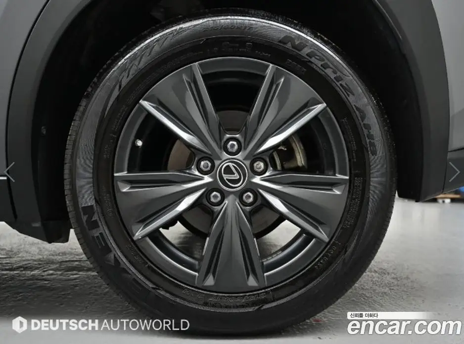 Lexus UX 2019 2.0 автомат (гидро), фото 5