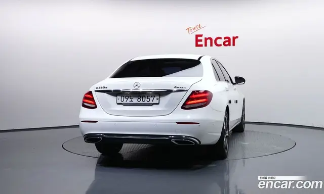 Mercedes-Benz E-Class 2017 1.9 автомат (гидро), миниатюра 4 Mercedes-Benz E-Class 2017 1.9 автомат (гидро), миниатюра 4