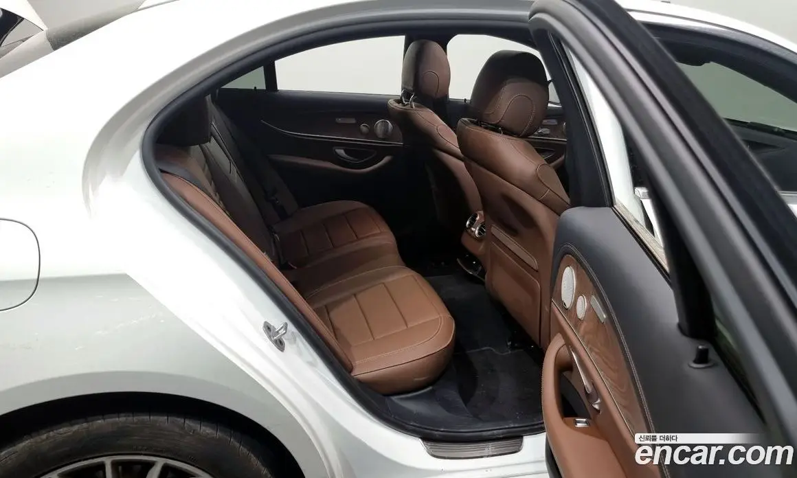 Mercedes-Benz E-Class 2023 1.9 автомат (гидро), фото 12