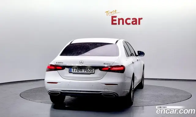 Mercedes-Benz E-Class 2023 1.9 автомат (гидро), миниатюра 4