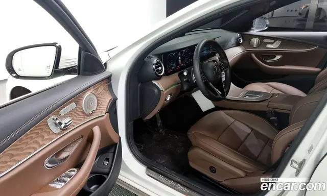 Mercedes-Benz E-Class 2023 1.9 автомат (гидро), миниатюра 10