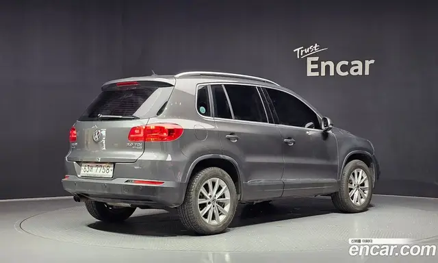 Volkswagen Tiguan 2012 2.0 автомат (гидро), миниатюра 2