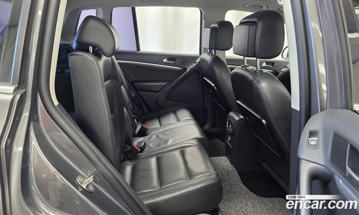 Volkswagen Tiguan 2012 2.0 автомат (гидро), фото 12