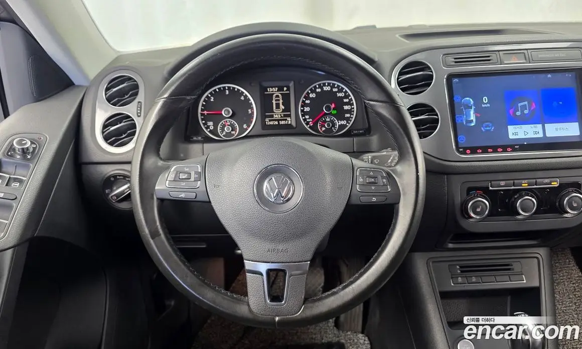 Volkswagen Tiguan 2012 2.0 автомат (гидро), фото 13