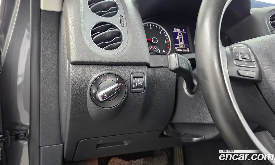 Volkswagen Tiguan 2012 2.0 автомат (гидро), фото 16