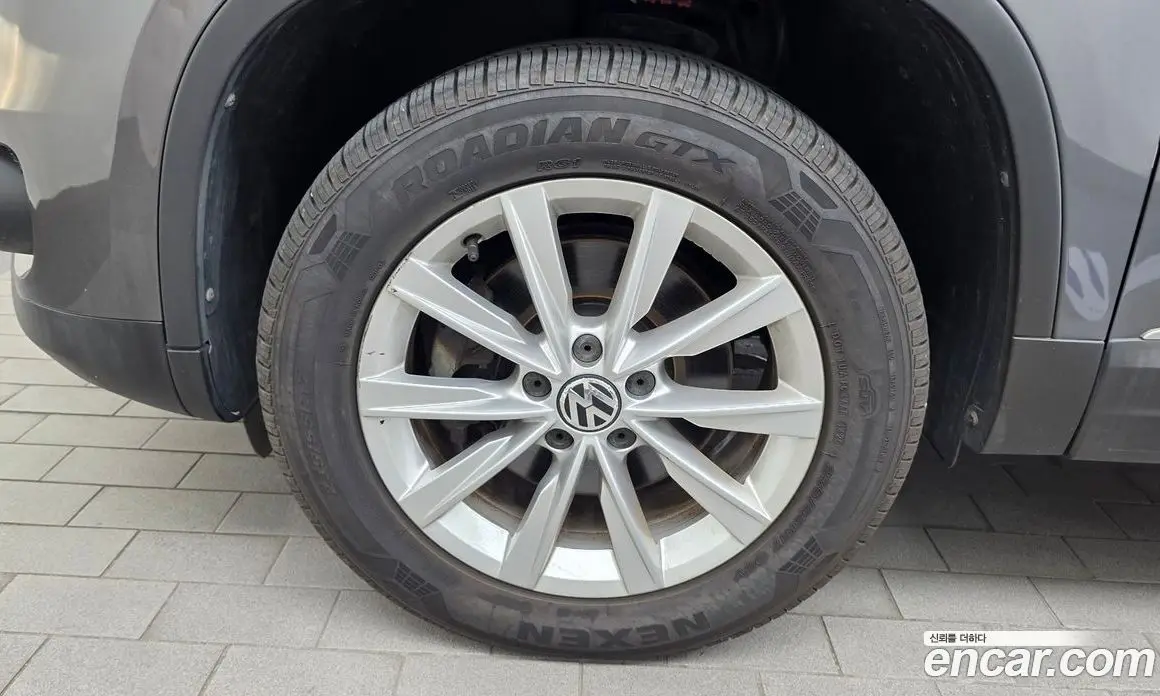 Volkswagen Tiguan 2012 2.0 автомат (гидро), фото 5