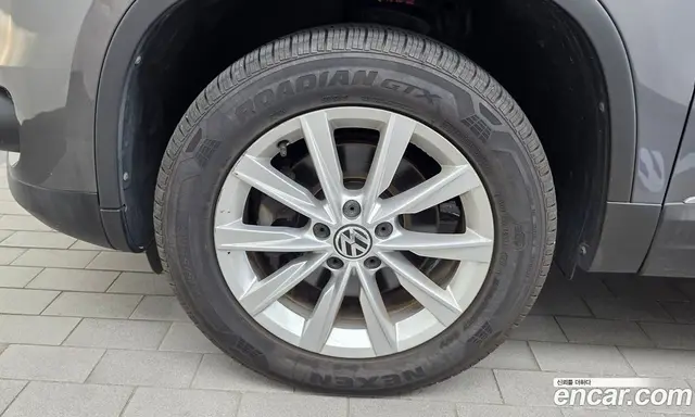 Volkswagen Tiguan 2012 2.0 автомат (гидро), миниатюра 5