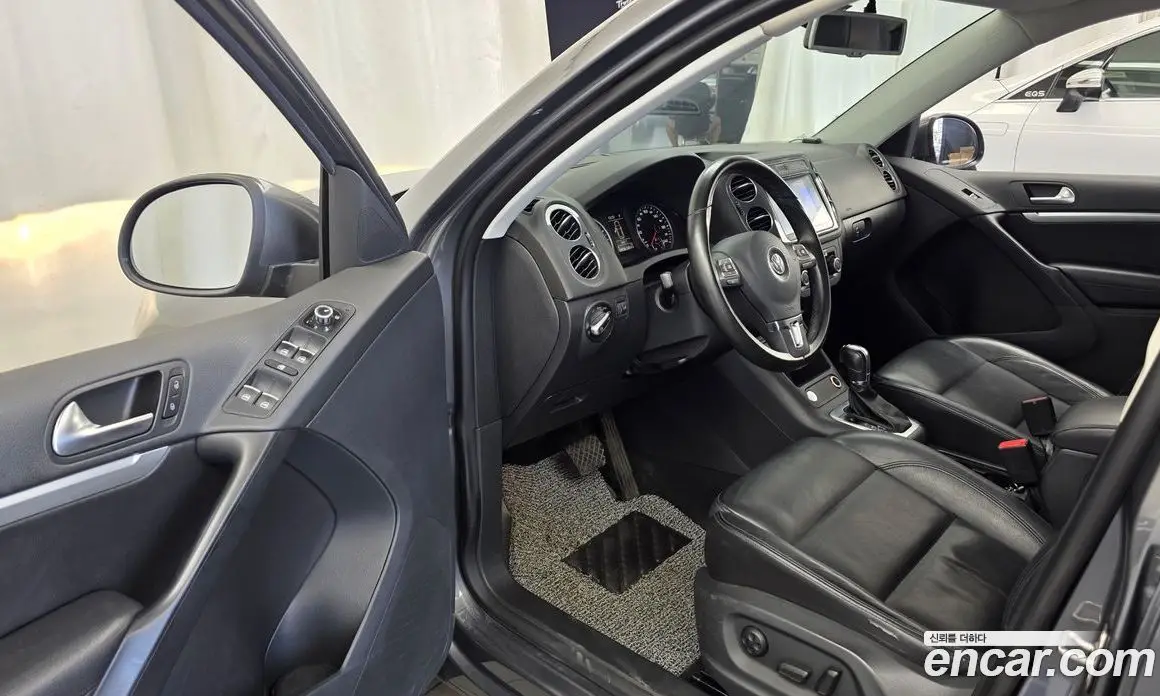 Volkswagen Tiguan 2012 2.0 автомат (гидро), фото 10