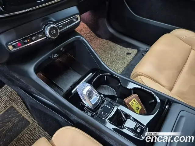 Volvo XC40 2020 2.0 автомат (гидро), миниатюра 8 Volvo XC40 2020 2.0 автомат (гидро), миниатюра 8