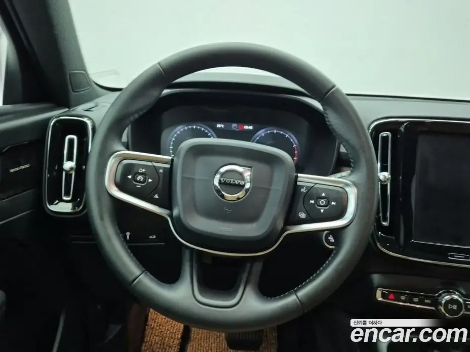 Volvo XC40 2020 2.0 автомат (гидро), фото 9 Volvo XC40 2020 2.0 автомат (гидро), фото 9