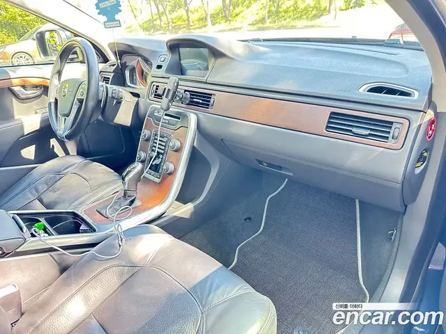 Volvo XC70 2013 2.4 автомат (гидро), миниатюра 9 Volvo XC70 2013 2.4 автомат (гидро), миниатюра 9