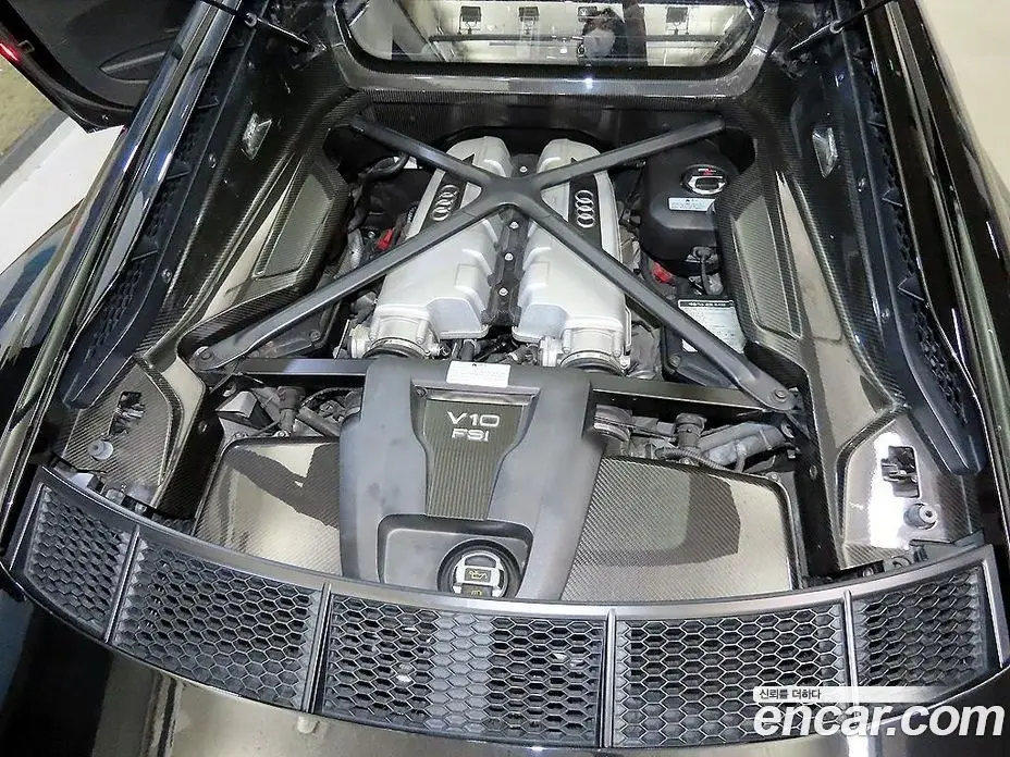 Audi R8 2017 5.2 автомат (гидро), фото 16 Audi R8 2017 5.2 автомат (гидро), фото 16