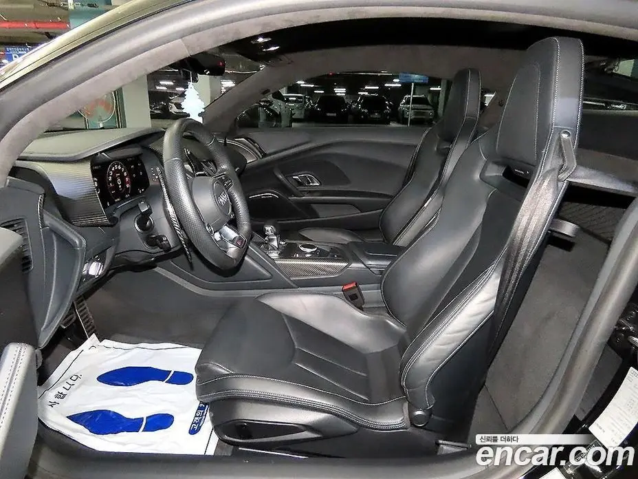 Audi R8 2017 5.2 автомат (гидро), фото 5 Audi R8 2017 5.2 автомат (гидро), фото 5