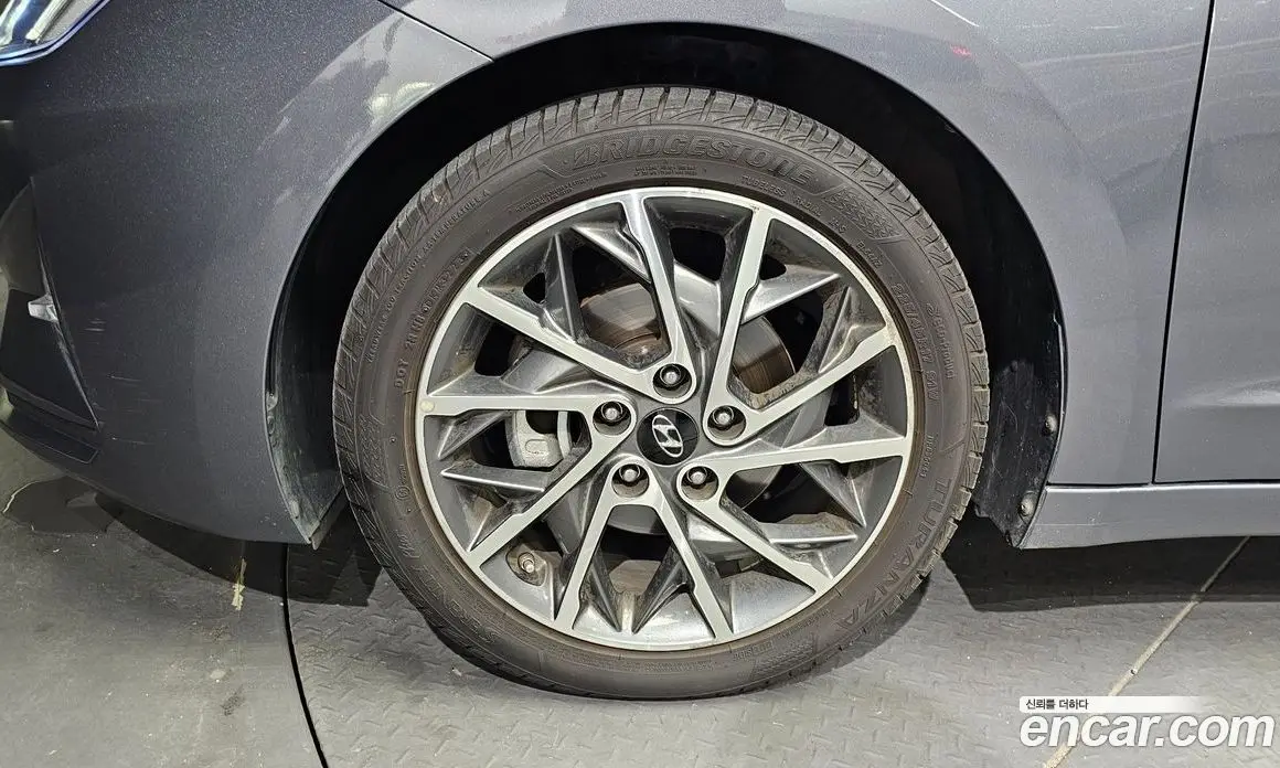 Hyundai Avante 2019 1.6 автомат (гидро), фото 5
