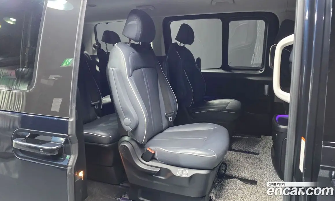 Hyundai Staria 2021 3.5 автомат (гидро), фото 12