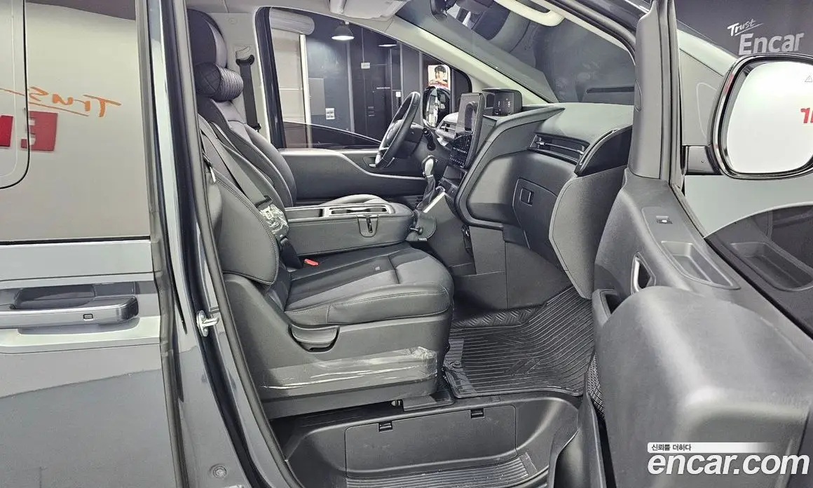 Hyundai Staria 2023 3.5 автомат (гидро), фото 11