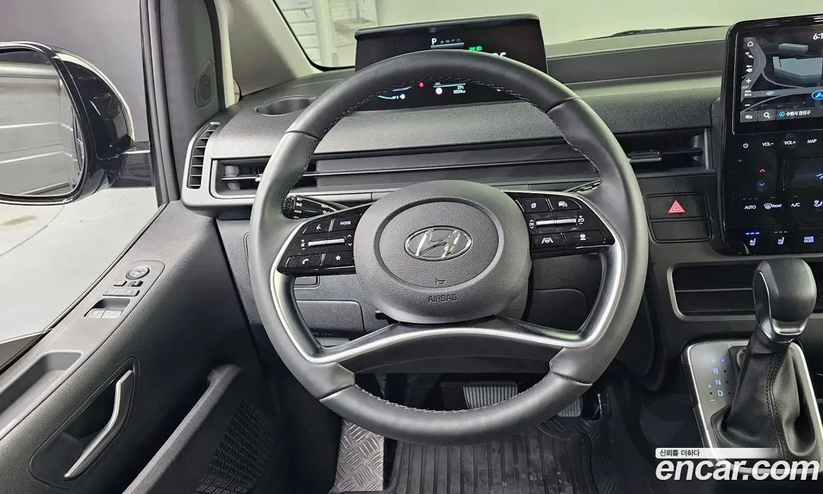 Hyundai Staria 2023 3.5 автомат (гидро), фото 13