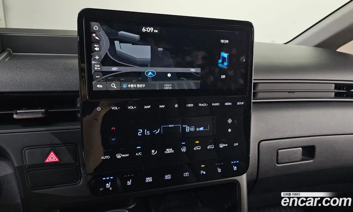 Hyundai Staria 2023 3.5 автомат (гидро), фото 14